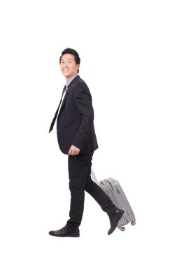 Genç bir iş adamı seyahatte. 