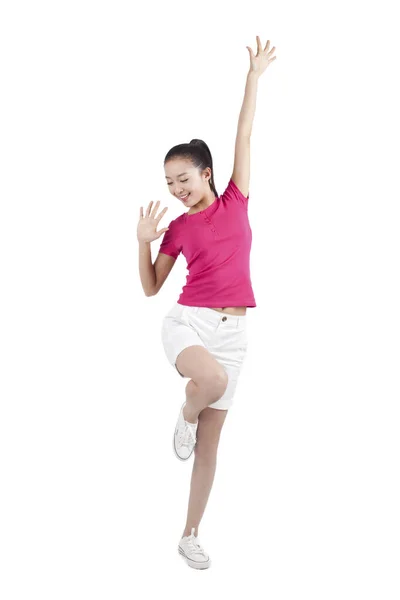 Retrato de una joven bailando y sonriendo — Foto de Stock