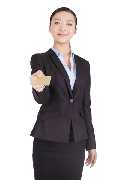 Retrato de una mujer de negocios con una tarjeta en blanco — Foto de Stock