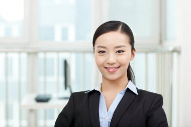 Mutlu bir iş kadınının portresi. 