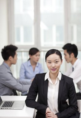 Ofis portresindeki bir grup iş adamı