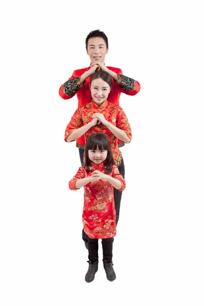 Retrato de hija con padres en trajes Tang pagando la llamada de Año Nuevo — Foto de Stock