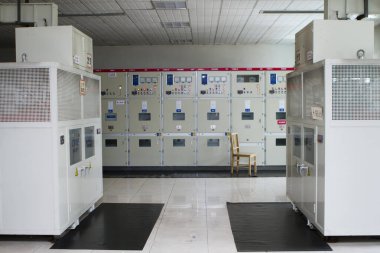 Hastanenin elektrik kontrol odası.