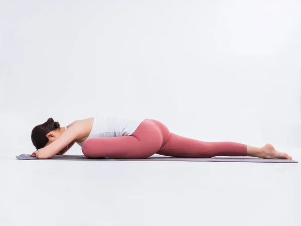 Young women practice yoga — Stock Photo, Image