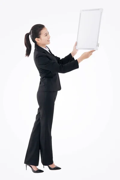 Obchodní dáma s bílou deskou — Stock fotografie