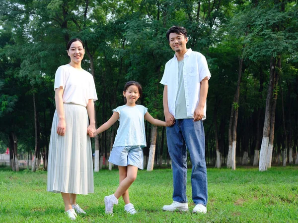 Happy family of three playing in the park — Stock Photo, Image