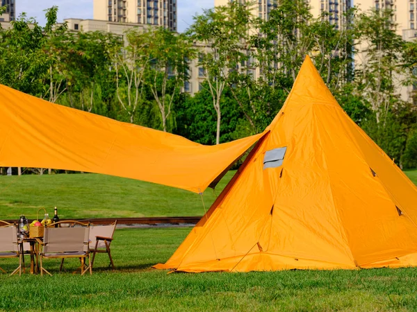 Photo de Tentes de camping dans le parc — Photo