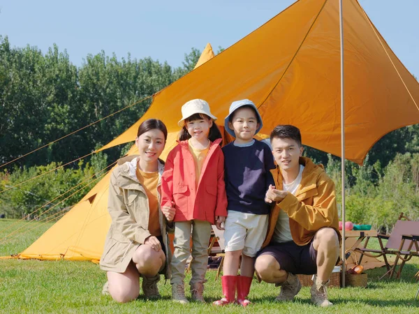 Happy family of four in the park — Stock Photo, Image