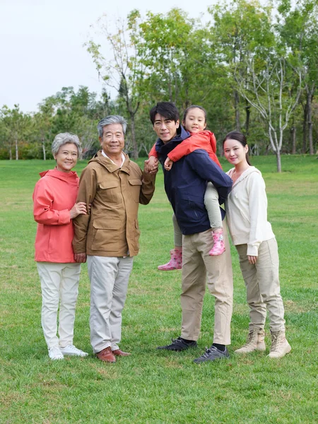 Happy family of five in the park — Stock Photo, Image