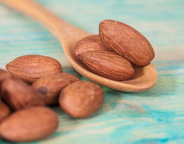 ahşap üzerine badem