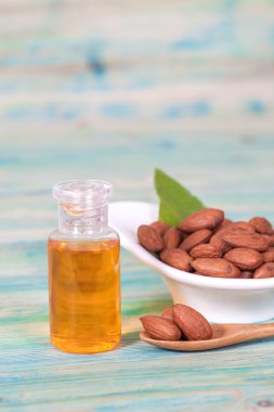 Odun ve petrol şişe badem