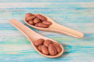 tahta kaşık badem 