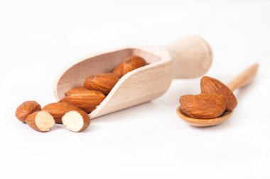 Beyaz adam tahta kaşık badem