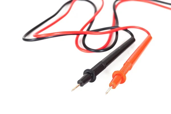 Analog voltmeter, röd och svart tråd mäta El — Stockfoto