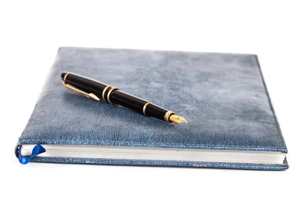 Dagbok med penna isolerad på vit bakgrund — Stockfoto