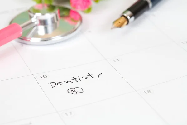 Lembrete "Nomeação do dentista" no calendário — Fotografia de Stock