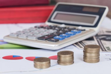 hesap makinesi, bozuk para ve iş diyagramı belge