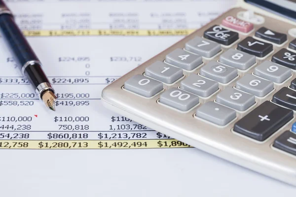 Calculator op analyse Business Accounting — Stockfoto