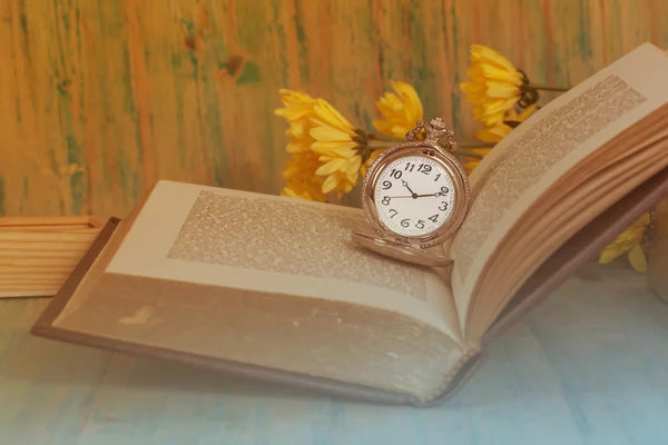 Pocket Watch over Age Book Background ,Time — Stock Photo, Image