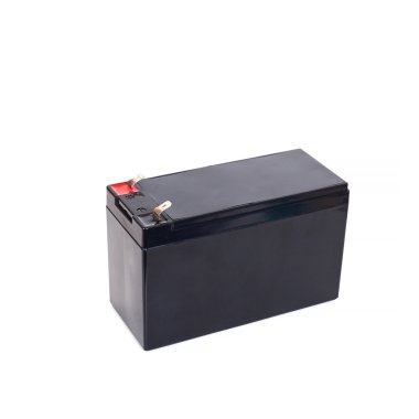 Beyaz arka plan üzerinde izole mühürlü batarya