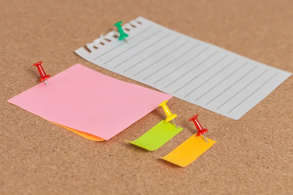 Dopisní papír s pin korkové desky — Stock fotografie
