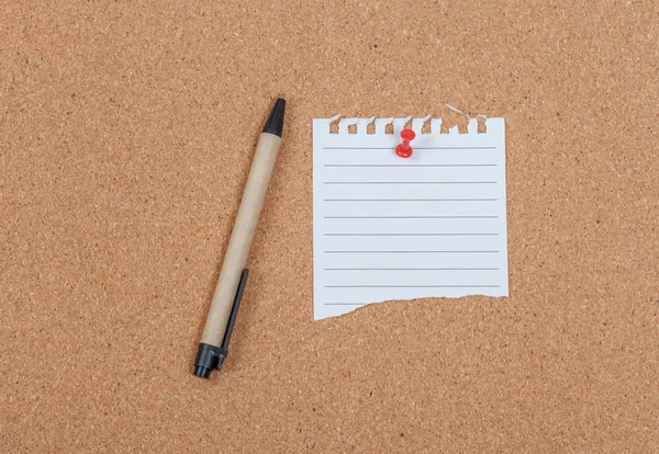 Note paper with  pin on the cork board — Stock Photo, Image