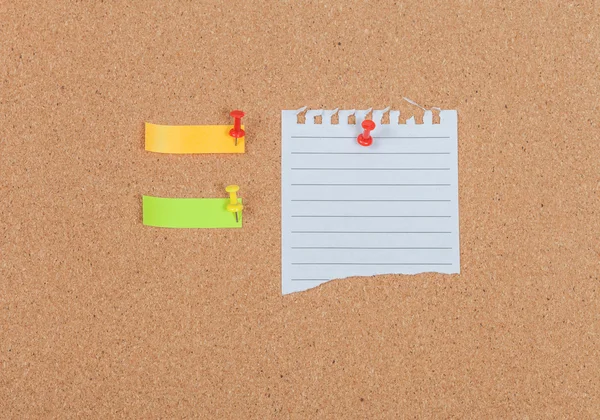 Note paper with  pin on the cork board — Stock Photo, Image