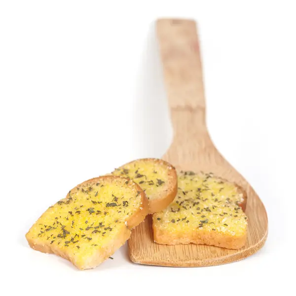 Česnek plátky chleba na bílém pozadí. — Stock fotografie