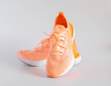 Yeni markasız koşu ayakkabıları, spor ayakkabıları veya spor ayakkabıları. Aktif ve sağlıklı yaşam tarzı.