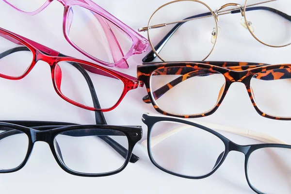 Moderne Brille Mit Glänzendem Rahmen Zum Lesen Des Täglichen Lebens — Stockfoto