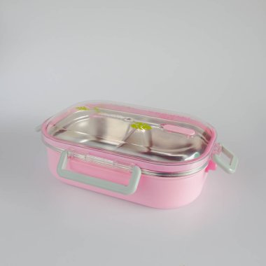 Yiyecek depolamak için plastik kutuda metal ya da arka planda beslenme çantası.