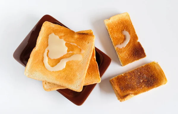 Bir Sürü Dilimlenmiş Tostla Birlikte Bulaşık Takımı Pişirme Ekmeği — Stok fotoğraf