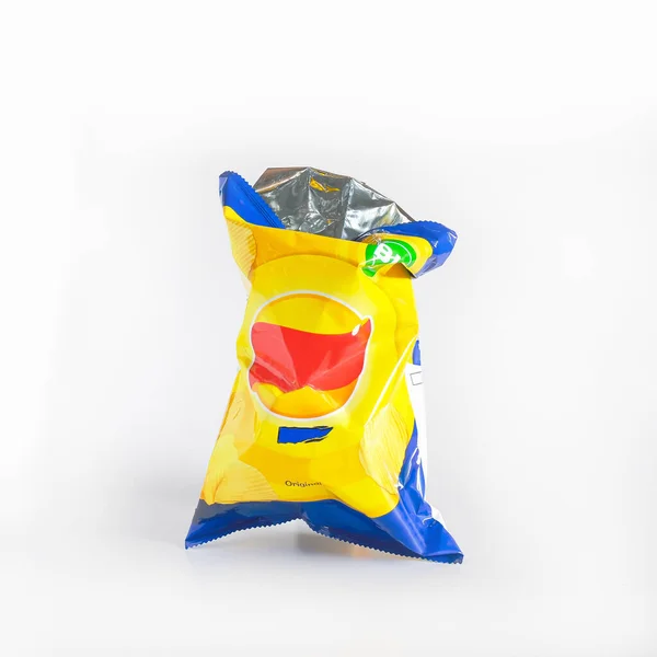 Potatischips Påse Isolerad Vit Bakgrund Snack Förpackning — Stockfoto