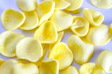 Mısır aromalı patates kızartması, abur cubur..