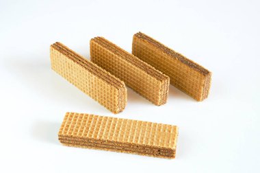 Beyaz arka planda çikolatalı gofretler. gıda sağlığı.