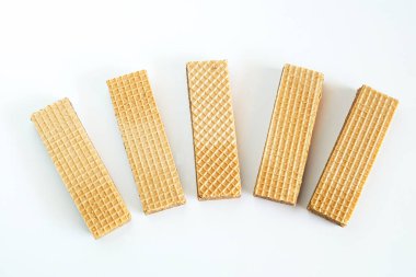 Beyaz arka planda çikolatalı gofretler. gıda sağlığı.