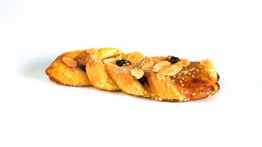 Arkaplanda altın kabuklu ekmekler.