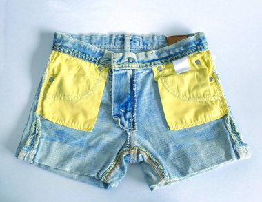 Bir kot pantolonum eksik. Yüksek bel kot pantolon..