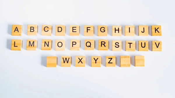 Alphabet Buchstaben Auf Holzteilen Leichter Text Auf Der Computertastatur Einstellen — Stockfoto