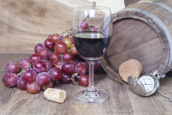Wine glasses with grapes — Stock Photo, Image