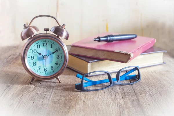 Pocket watch and glasses — Stock Photo, Image