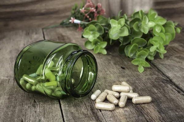 Herb capsules — Stock Photo, Image