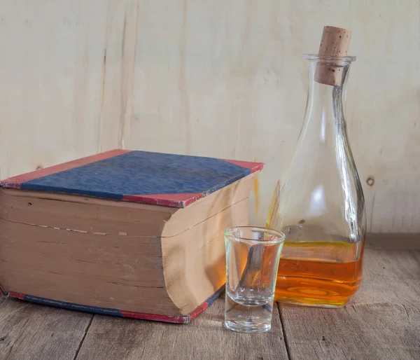 Book and whisky — Stock Photo, Image