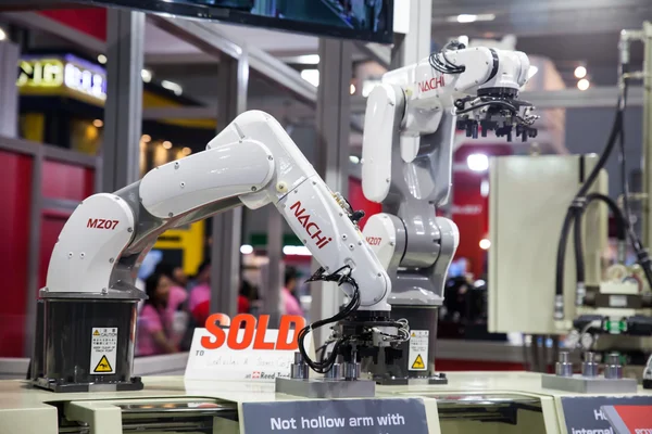 Een industriële robot handen — Stockfoto