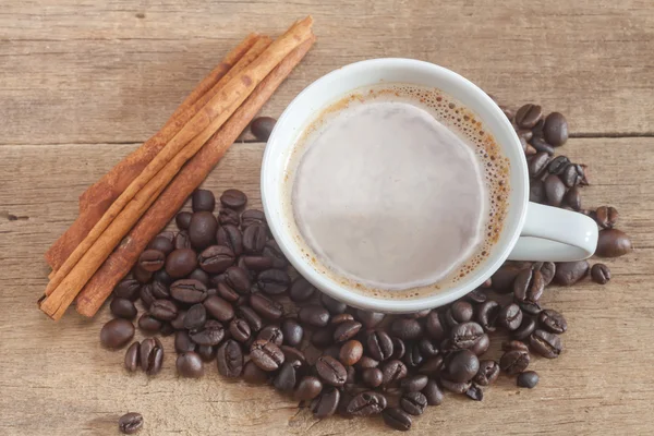 Coffee cup and coffee beans — Stock Photo, Image