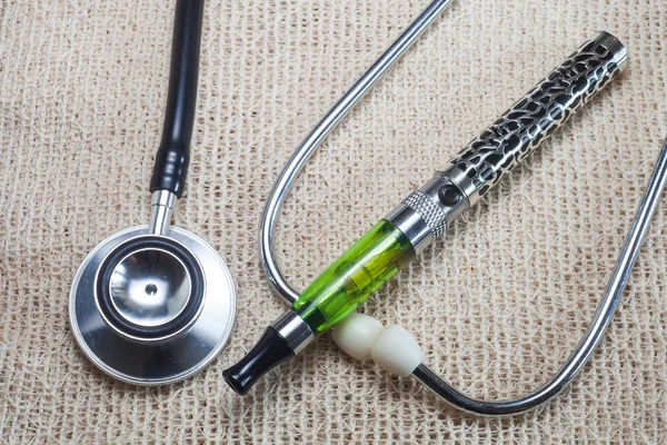 Electronic cigarette and stethoscope — Stock Photo, Image