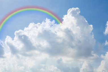 bir gökkuşağı gökyüzü
