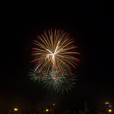 # Gökyüzünü ışık havai fişek