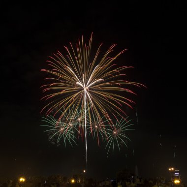 # Gökyüzünü ışık havai fişek