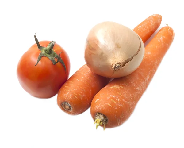 Čerstvá cibule, rajčat a mrkev, samostatný — Stock fotografie